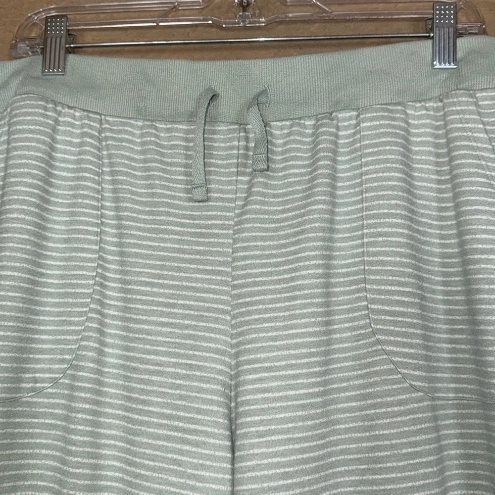 Splendid sage green and white stripe 2 piece loungewear set Size XL
